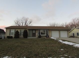 15 Cayman Dr, Montgomery, IL 60538