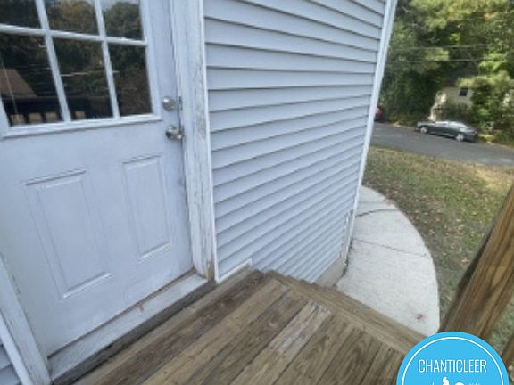 3rd image of 912 Dayton St