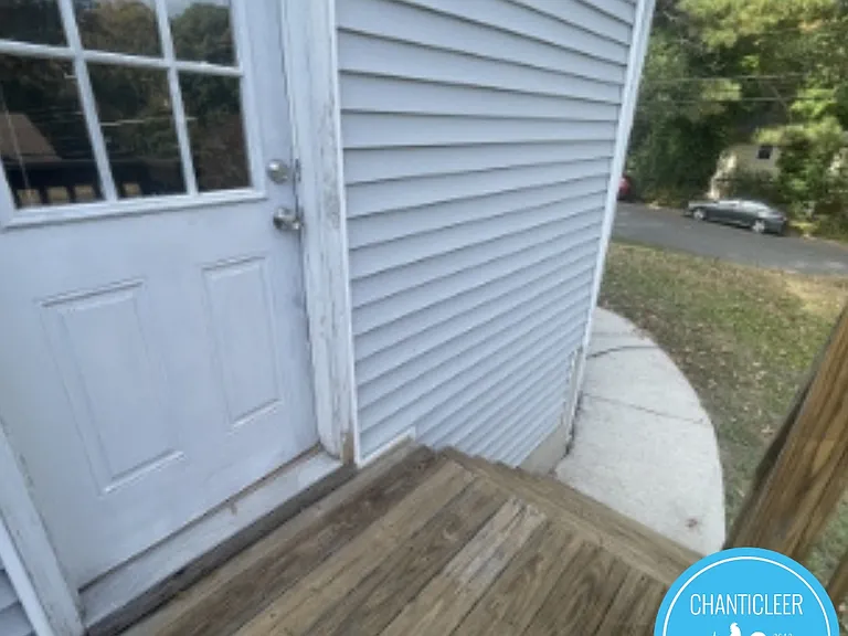 912 Dayton St — Photo 3