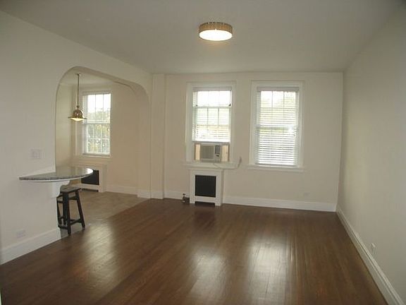 4th image of 26 E Parkway APT 14A