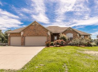 1054 Itaska Rd, Nixa, MO 65714