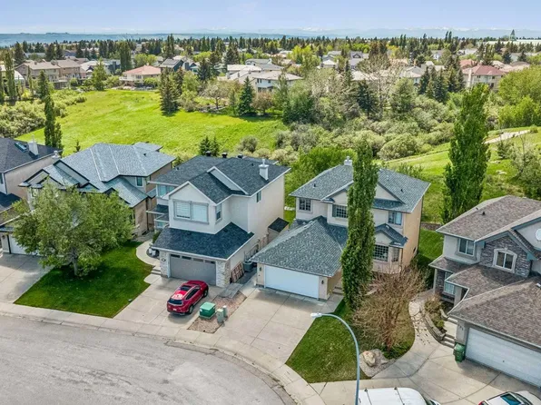 127 Edgeridge Close NW, Calgary, AB T3A 6K4