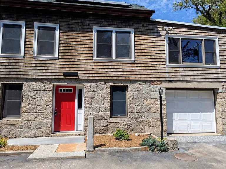 2185 Post Rd #1 — Photo 2