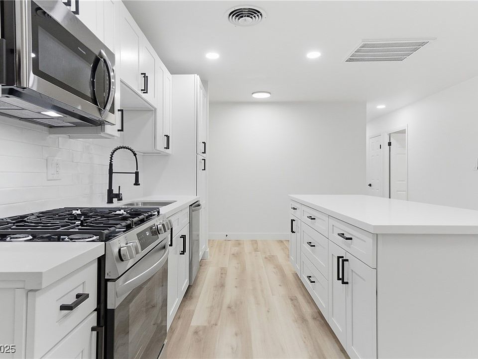 1st image of 2912 Scarlet Oak Ave