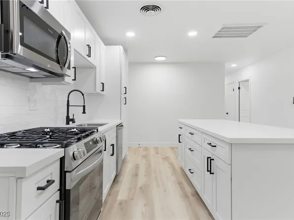 2912 Scarlet Oak Ave, Las Vegas, NV 89104