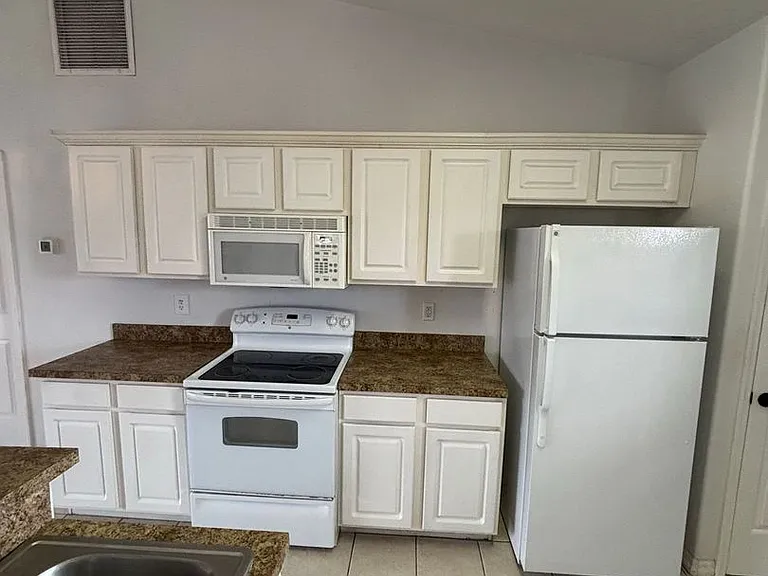205 Golf Aire Blvd — Photo 6