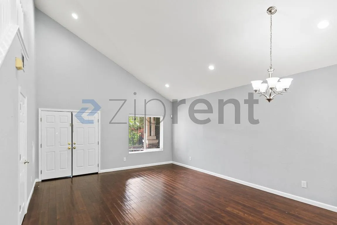 3 bed, 2.5 bath, 1768 sqft, $4,463 — Photo 4