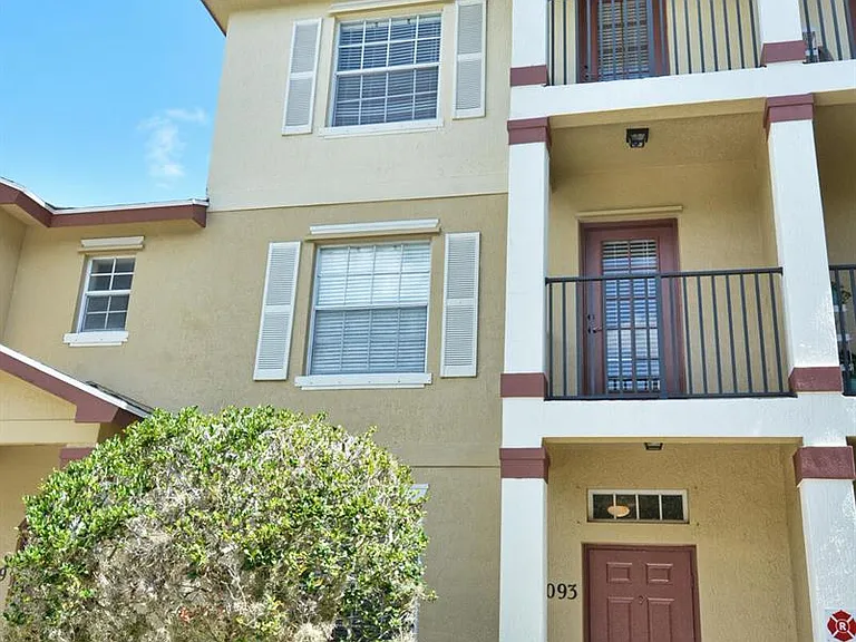 2093 SE Fern Park Dr — Photo 2
