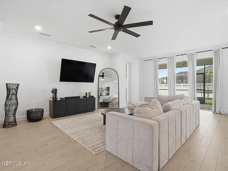 73 Oaklawn Ct — Photo 4