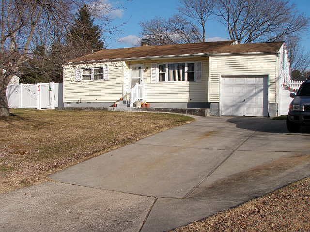 1st image of 915 Americus Ave