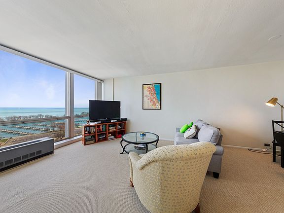 5th image of 330 W Diversey Pkwy APT 1809