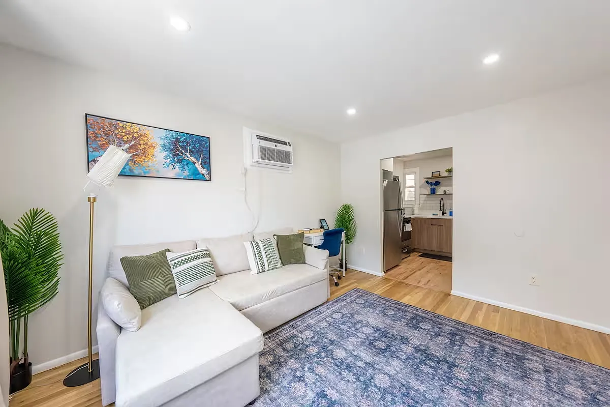 2 bed, 1000 sqft, $2,200 — Photo 2