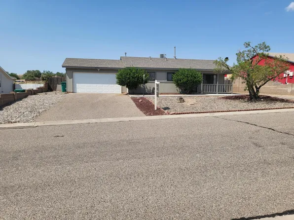 4652 N Platinum Dr NE, Rio Rancho, NM 87124