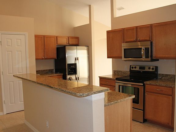 4th image of 621 NW 7th Ave