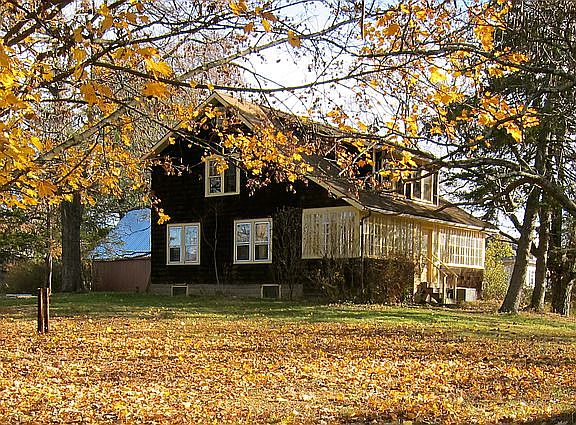 Privately sited on double lot