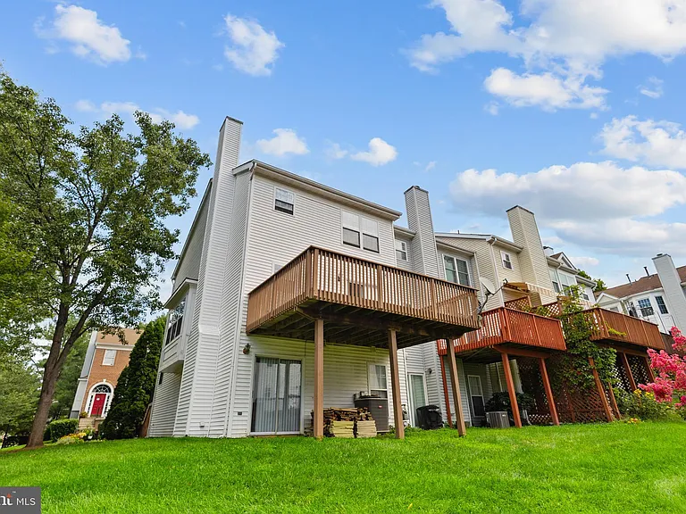 18506 Carriage Walk Cir — Photo 52