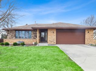 8306 Tudor Cir, Willow Springs, IL 60480