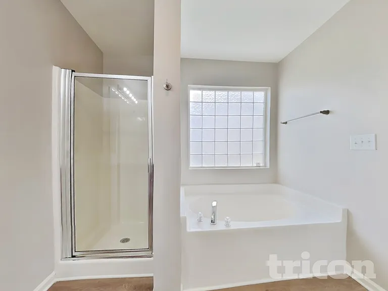 2048 Lauren Woods Dr — Photo 12