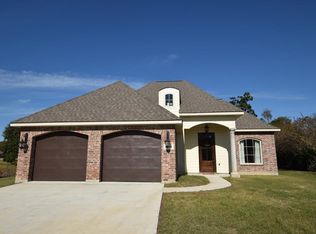 1821 Chenin Blanc Dr, Lake Charles, LA 70611