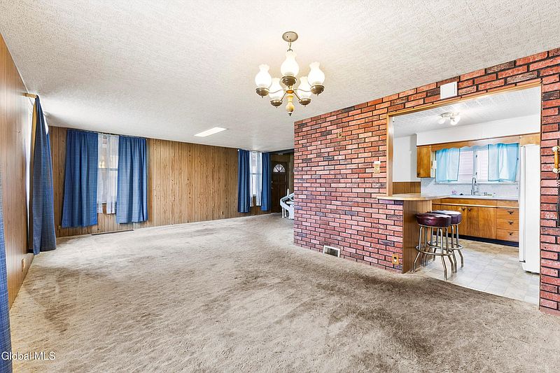 4th image of 337 Perry Street