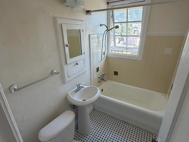 1143 McKinley Ave #18 — Photo 6