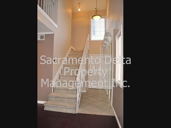 3rd image of 1009 Cirby Oaks Way