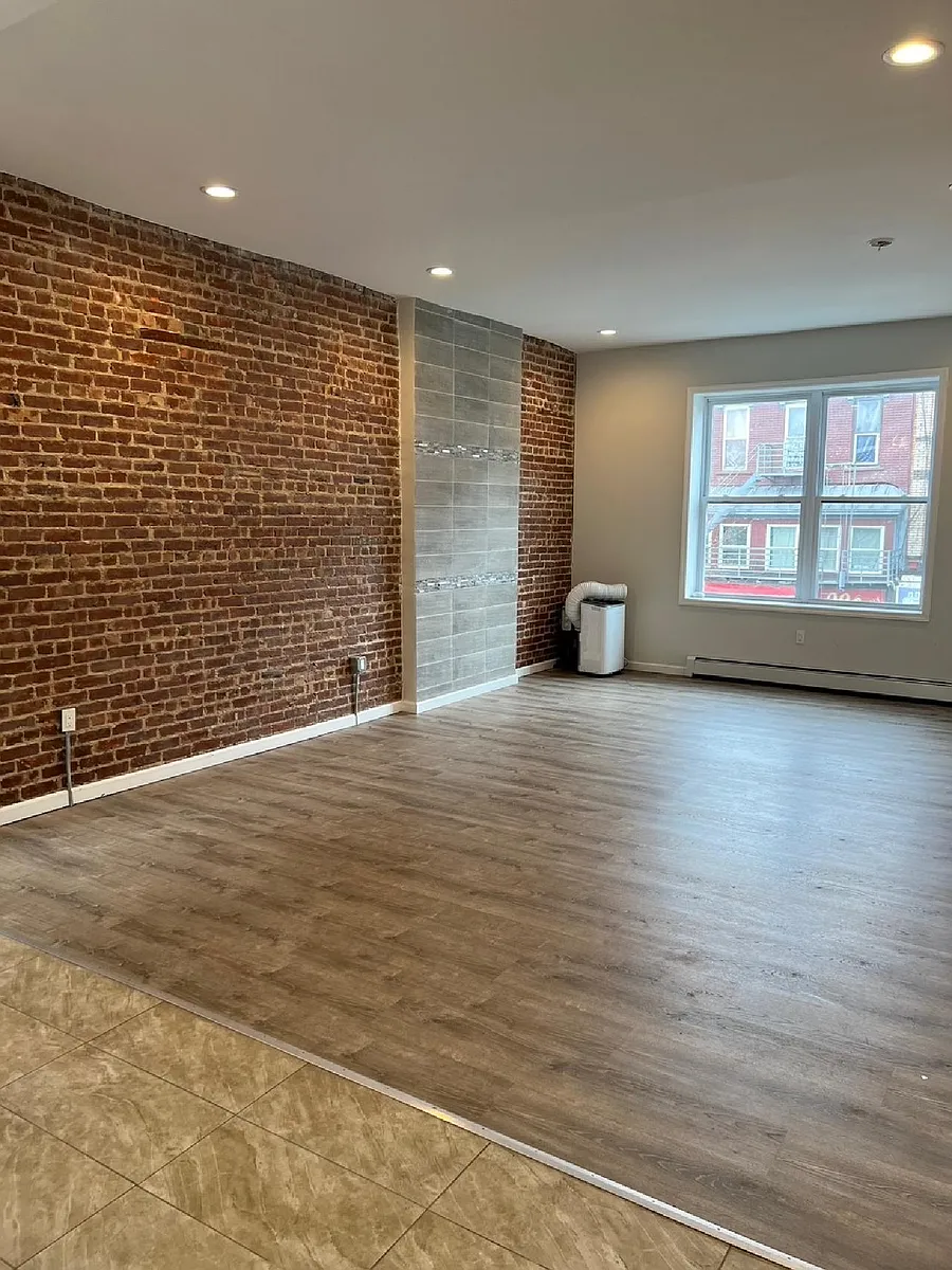 Building Photo - 1112 Summit Ave #2