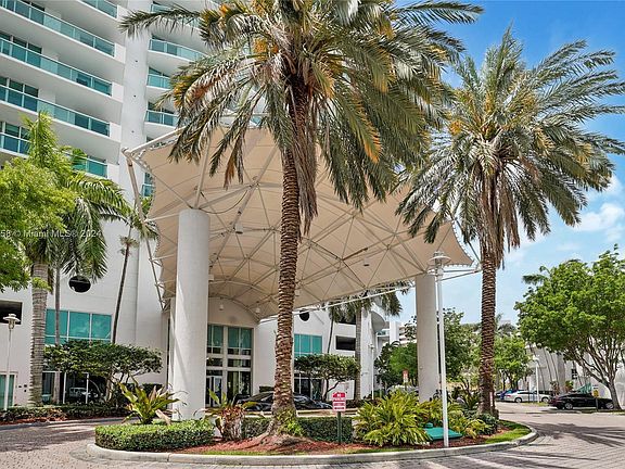 5th image of 7900 Harbor Island Dr APT 617