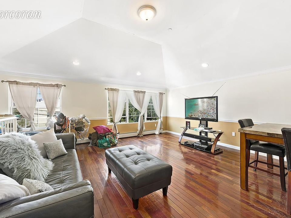 2nd image of 1096 Stanley Ave #2