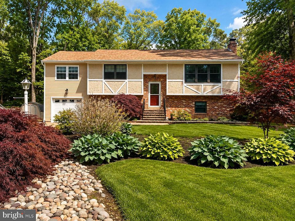 1st image of 55 Margarete Dr