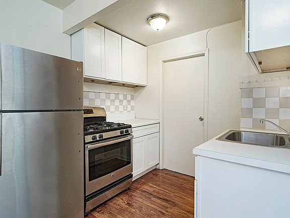 5th image of 205 Allen St APT 8