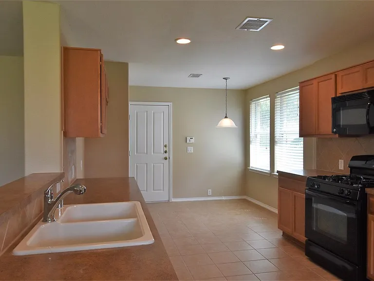834 Honeysuckle Vine Dr — Photo 18