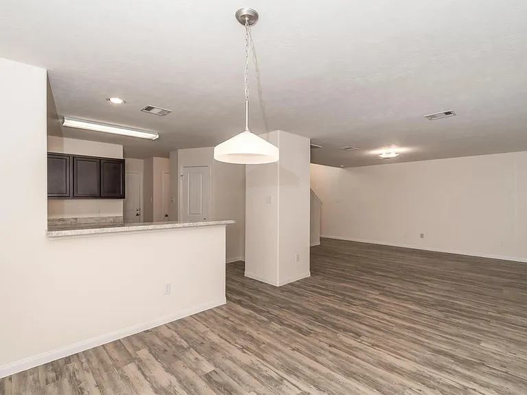 29439 Westhope Dr — Photo 2