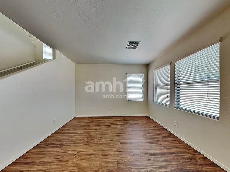 2827 S 74th Dr — Photo 8