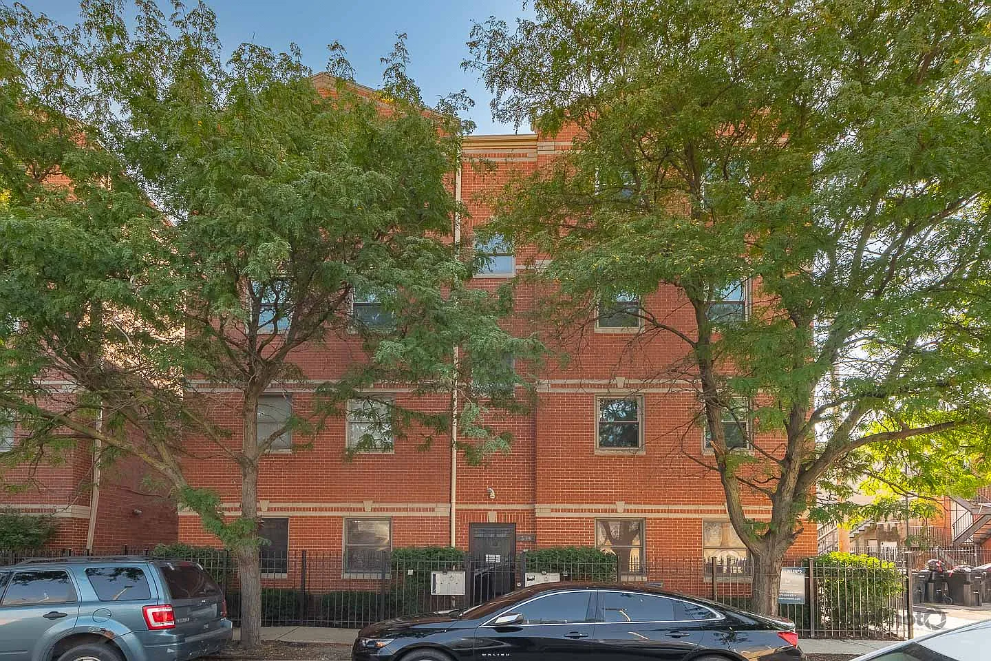 2 bed, 1084 sqft, $2,300 — Photo 2