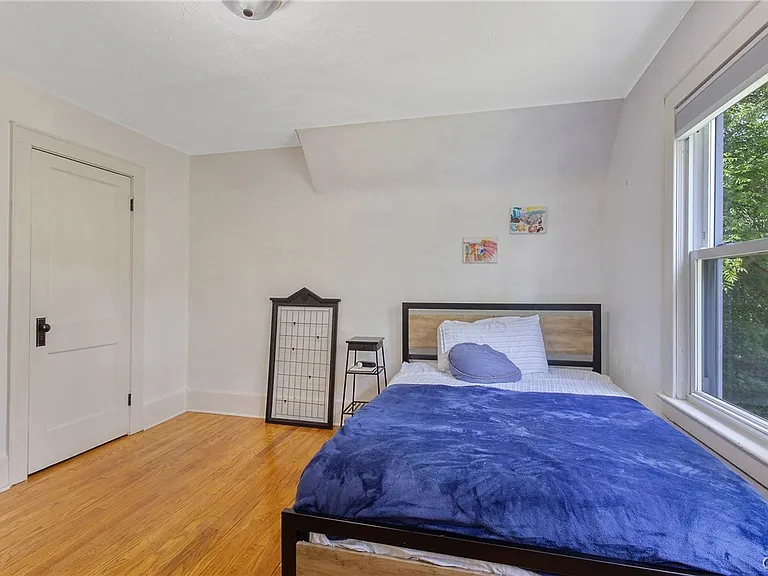 562 Buckingham Ave — Photo 20