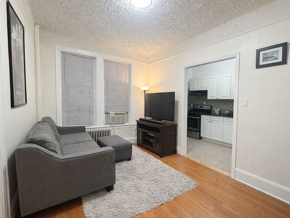 1st image of 3270 30th St APT 1F