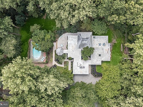 3rd image of 18 Branchwood Ct