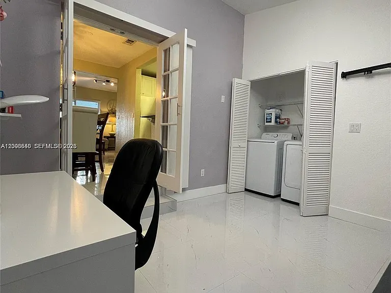 1380 SW 11th St #1 — Photo 7
