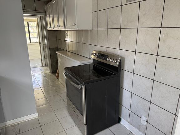 3rd image of 307 W Walnut St