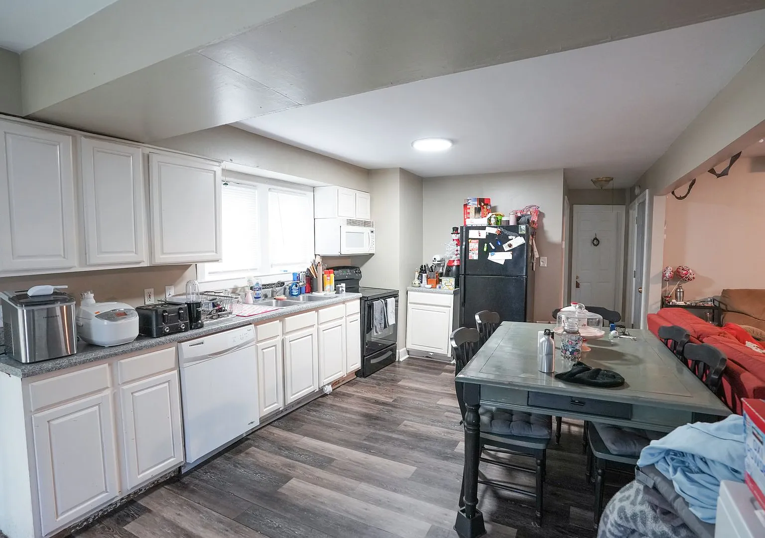 804 Golfview Drive 4 Bed / 2 Bath $3,400/Month — Photo 2
