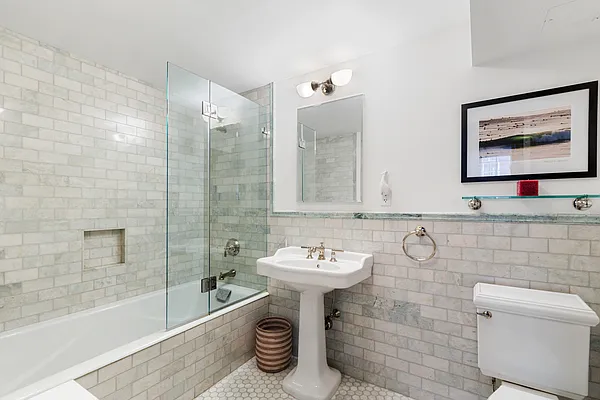 Sold by Liss Real Estate Group LLC | media 9