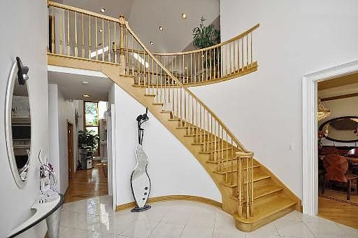 3rd image of 4070 Greenacre Dr