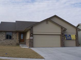 1149 N Lake Ridge Ct, Derby, KS 67037
