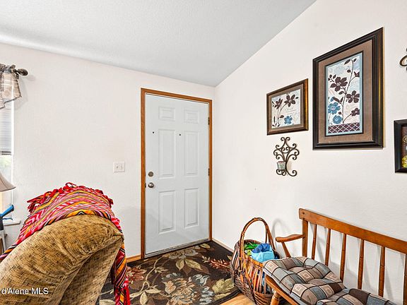 5th image of 2082 W Yorkshire Ave