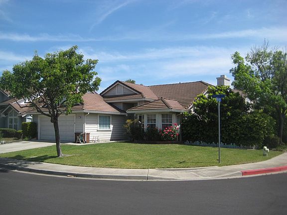 2nd image of 2463 Pecan St