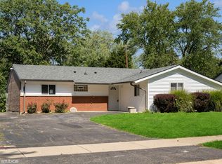 564 White Oak Rd, Bolingbrook, IL 60440