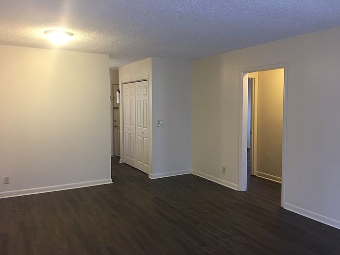 2nd image of 735 Linden Grn