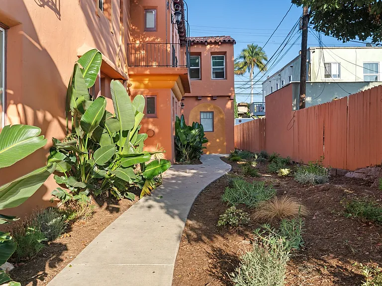 820 Lime Avenue — Photo 31