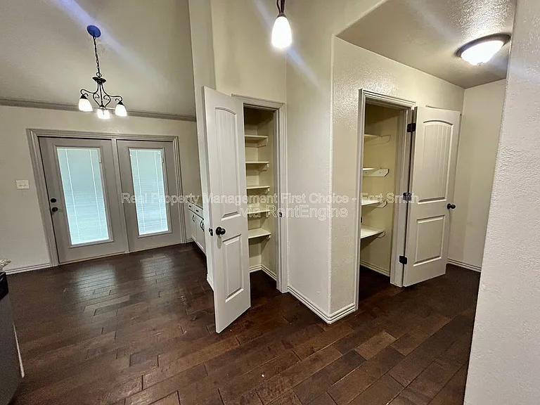 4802 S 28th St — Photo 8